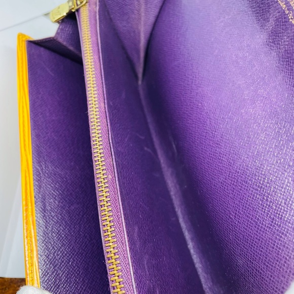 Louis Vuitton Long Epi wallet - Picture 6 of 10